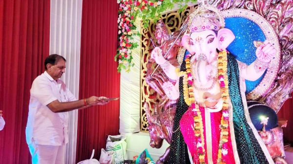 गणेश पूजा पंडालों में पहुंचे बाफना, मत्था टेक लिया आशीर्वाद