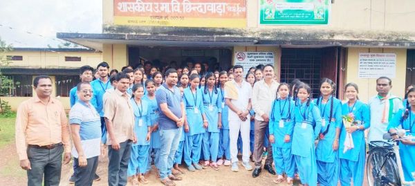 58 छात्राओं को विधायक  ने वितरित की साइकिल
