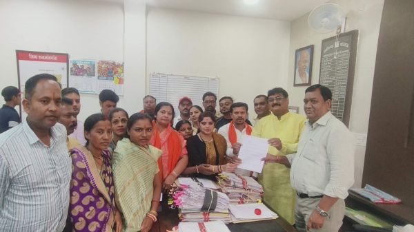 नांदगांव मेयर के खिलाफ भाजपा पार्षदों का अविश्वास प्रस्ताव की मांग