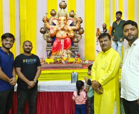 पूर्व जिलाध्यक्ष ने गणेश पंडालों में पहुंच क्षेत्रवासियों  की सुख-समृद्धि की कामना की