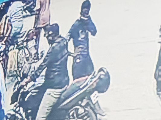 एसबीआई मेन ब्रांच के सामने  से 9 लाख की उठाईगिरी