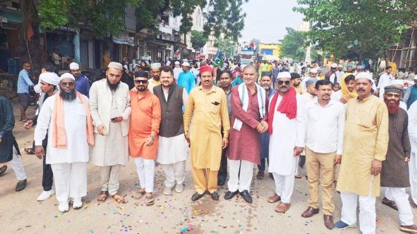 ईद मिलादुन्नबी पर्व पर निकाला भव्य जुलूस