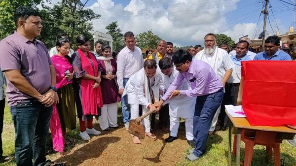 विधायक ने किया विभिन्न निर्माण कार्यों का भूमिपूजन व शिलान्यास