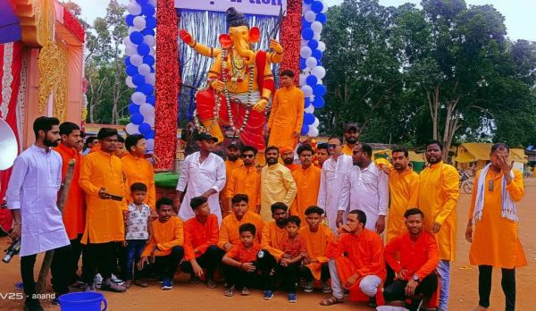 डीजे की धुन पर थिरकते रहे भक्त, किया गणपति विसर्जन