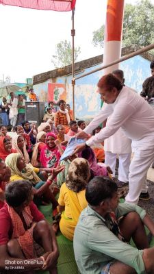 विधायक कश्यप ने पुजारी, सिरहा, गुनिया, पटेल, भूमिहीन कृषि मजदूरों का किया सम्मान