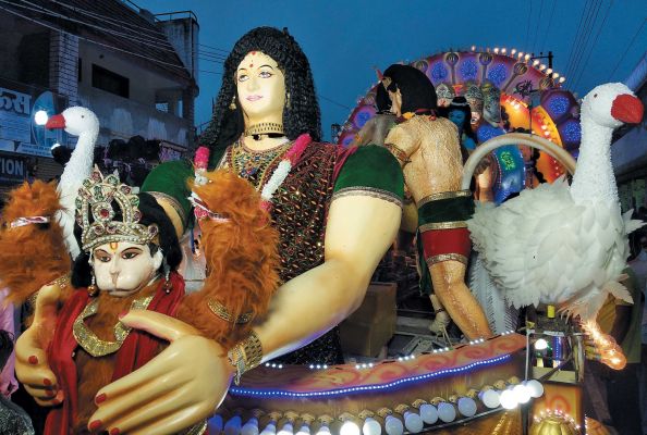 गणेश विसर्जन झांकी देखने उमड़ी हजारों की भीड़