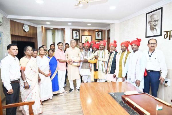 मुख्यमंत्री को बस्तर दशहरा का न्यौता