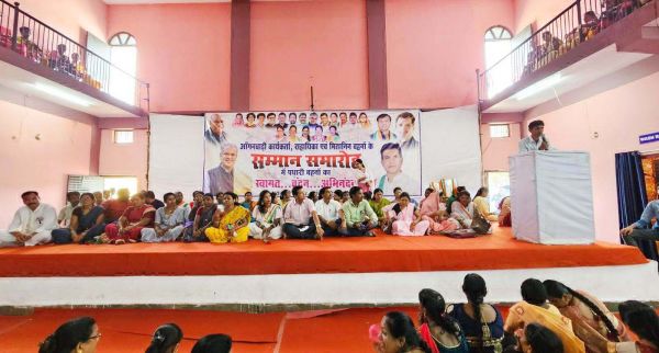 मरकाम ने किया आंगनबाड़ी कार्यकर्ता-सहायिका, मितानिनों का सम्मान