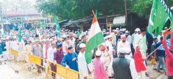 पैगंबर मोहम्मद के जन्मदिन पर निकाला जुलूस