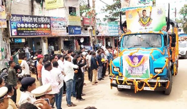 शहीद जवान का पार्थिव शरीर गृहग्राम रवेली पहुंचा, दी श्रद्धांजलि 