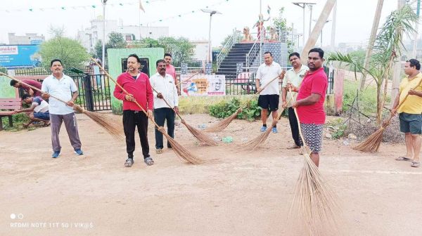 गांधी जयंती की पूर्व संध्या पर  चला स्वच्छता अभियान
