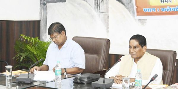 अधिकारी अनुसूचित वर्गों से संबंधित मामलों पर करें त्वरित कार्रवाई-खाण्डे