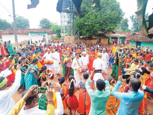 झमाझम बारिश में भी मेरी माटी मेरा देश कार्यक्रम में उमड़े पालक