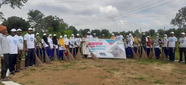 नपं में विशेष सफाई अभियान चलाया 