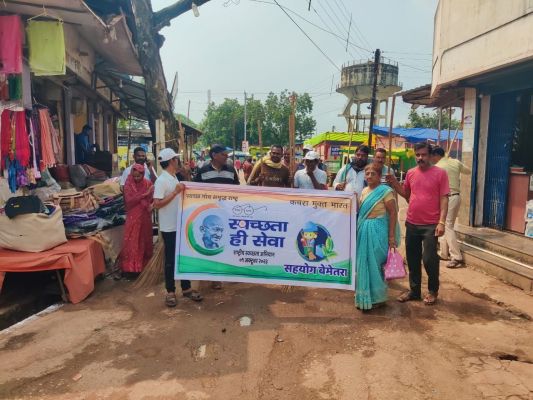 शहर से लेकर गांवों में लोगों ने पसीना बहाकर किया श्रमदान, स्वच्छता के लिए किया प्रेरित 
