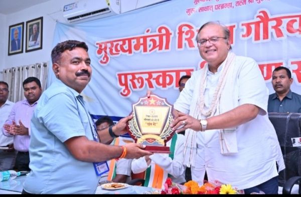 मुख्यमंत्री शिक्षा गौरव अलंकार समारोह में 10 उत्कृष्ट प्रधान पाठकों, 30 शिक्षादूत, 6 ज्ञानदीप से सम्मानित
