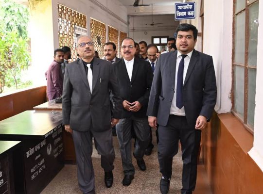 मुख्य न्यायाधिपति ने किया आकस्मिक निरीक्षण