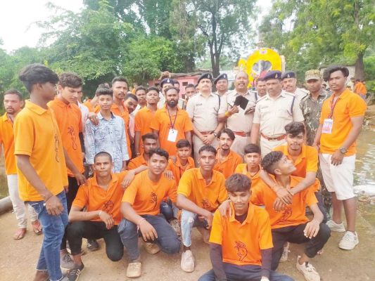 जिले में पहली बार निकली गणेश विसर्जन झांकी, हजारों उमड़े