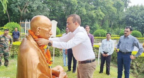  जयंती पर गांधी को किया नमन