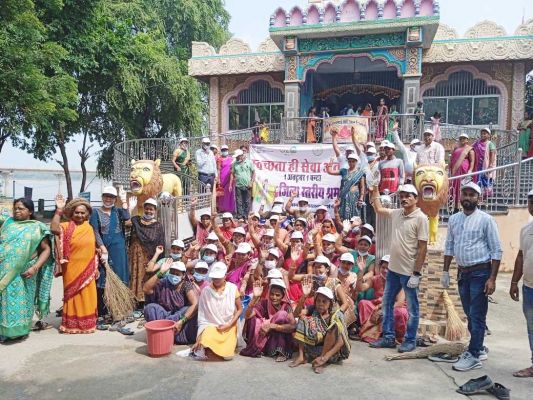 मां नाथलदाई परिसर में श्रमदान