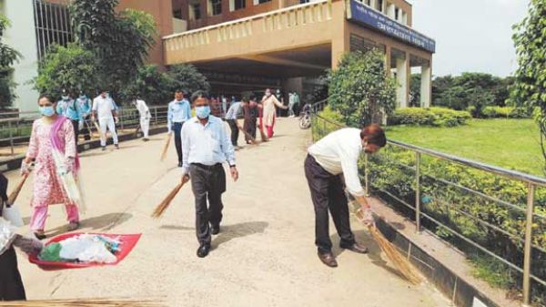 स्वच्छता ही सेवा अभियान में डीन से लेकर प्रोफेसर ने किया श्रमदान