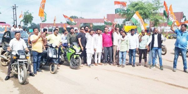 नगरनार स्टील प्लांट के निजीकरण के विरोध में कांग्रेस का बस्तर बंद