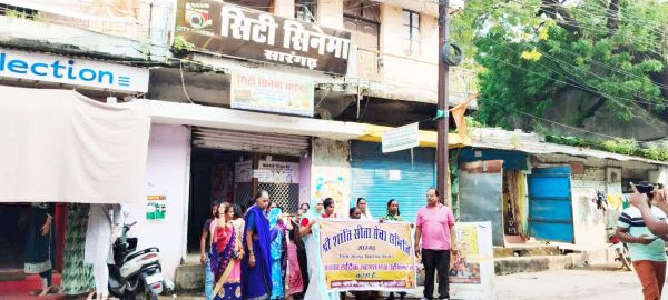 बुजुर्गों ने देखी फिल्म,  उत्साही व प्रसन्नचित दिखे