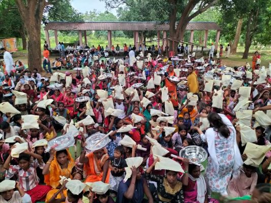 बीहड़ के आयोजन में नांदगांव  के साधक भी दे रहे सेवा