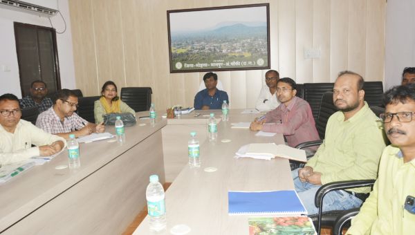 निर्वाचन : अधिकारियों ने लिया विशेष प्रशिक्षण
