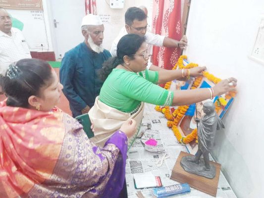 निगम में मनाई गांधी  व शास्त्री जयंती