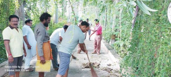 मोक्षधाम में श्रमदान कर सफाई