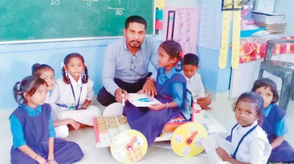खेल-खेल में सीखेंगे गणित, दारुटोला के शिक्षक का नवाचार