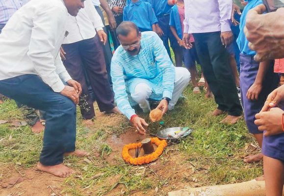 तांदुला में उच्च स्तरीय पुल के लिए संसदीय सचिव कुंवर सिंह ने किया भूमिपूजन