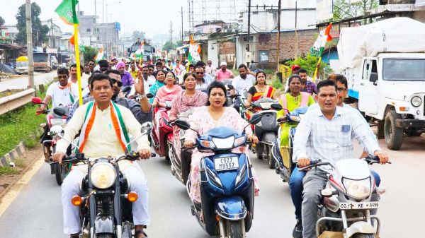 बाइक रैली के साथ मरकाम ने भरोसा यात्रा निकाली