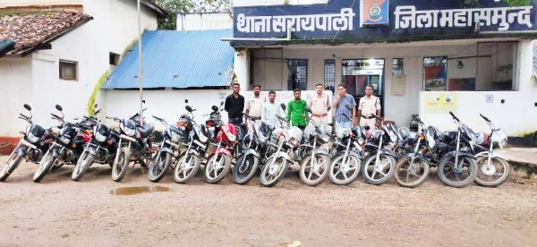 चोरी की 15 बाइक के साथ 2 गिरफ्तार