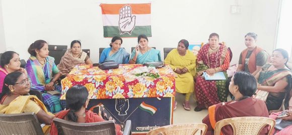 लोस प्रभारी ने ली महिला कांग्रेस की बैठक