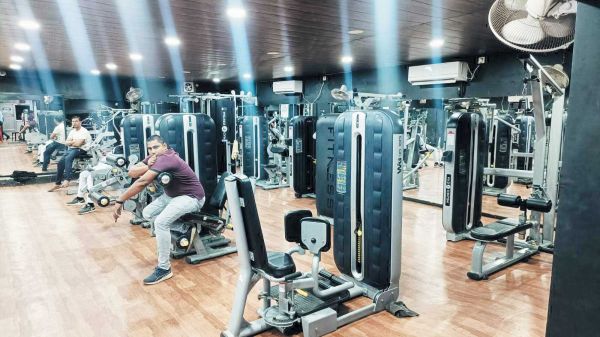 चोरी के पैसों से कवर्धा में खोला था 60 लाख का मल्टीजिम, खरीदी बाइक, संपत्ति जब्त