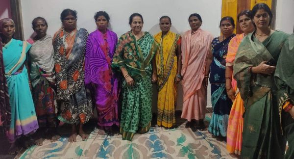 लोकसभा प्रभारी ने ली महिला कांग्रेस की बैठक