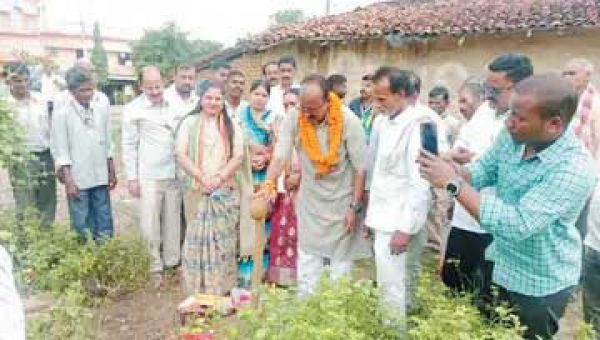 किसान कुटीर व सीसी सडक़ के लिए भूमिपूजन