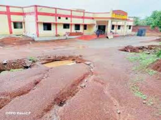 मुख्य मार्ग से छात्रावास तक पहुंच मार्ग नहीं