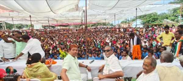 नवाखानी मिलन समारोह मे उमड़ा जनसैलाब, विधायक चंदन कश्यप ने महिलाओं का किया सम्मान 