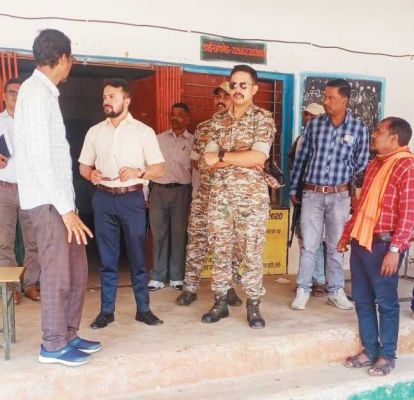 मतदान केंद्रों में हो मूलभूत सुविधाएं - कलेक्टर