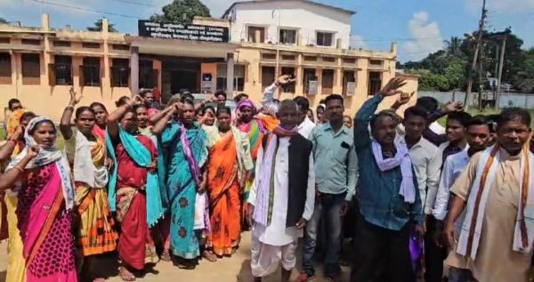 सरकारी जमीन का मनमानी बटांकन का आरोप, ग्रामीणों ने खोला मोर्चा