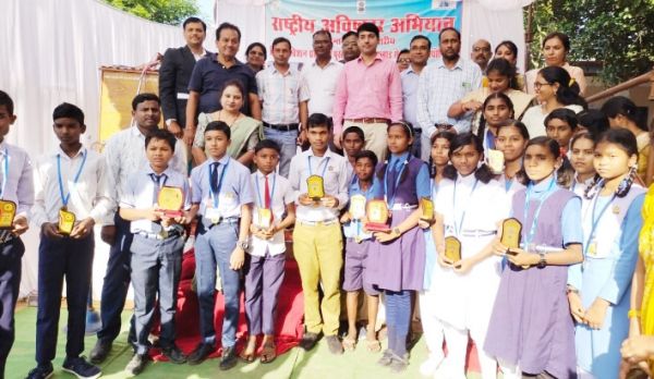 लगातार मेहनत से ही मिलती  है सफलता - कलेक्टर