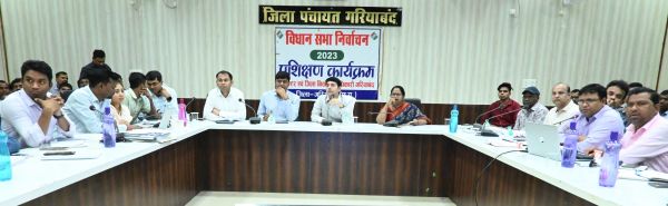 निर्वाचन के दौरान पूरी टीम दायित्वों का निष्ठा पूर्वक करेंगे निर्वहन - कलेक्टर 