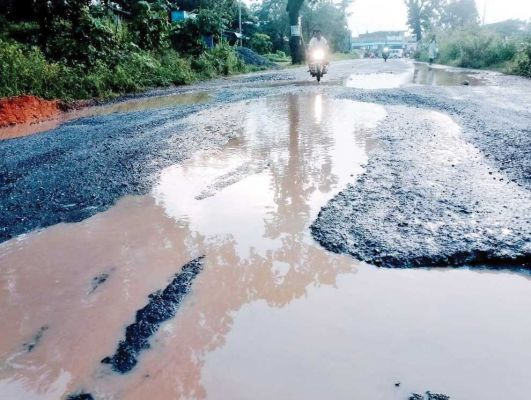 राष्ट्रीय राजमार्ग 343 की हालत जर्जर, गड्ढे दे रहे हादसे को न्यौता