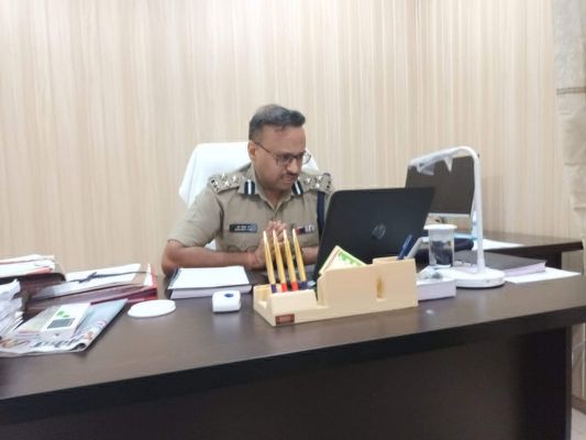 डीआईजी ने ली पुलिस अफसरों की वर्चुअल बैठक
