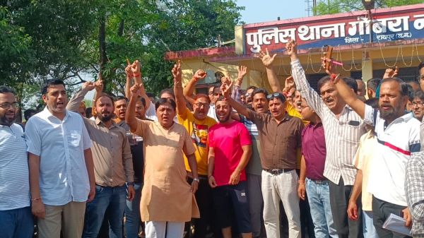 आपत्तिजनक पोस्ट को लेकर सिंधी समाज ने किया थाने का घेराव, आरोपी के खिलाफ मामला दर्ज