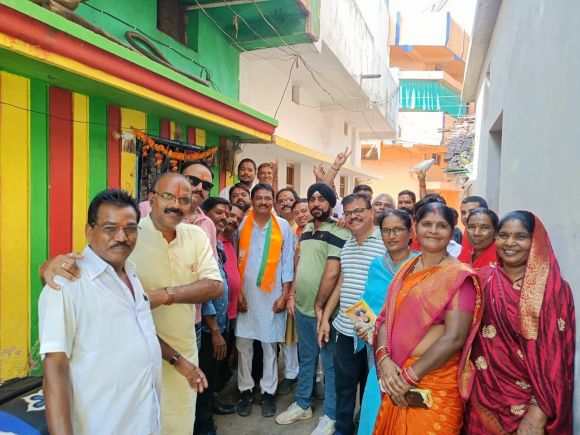 अभनपुर भाजपा प्रत्याशी का डोर टू डोर जनसंपर्क, मिल रहा जनसमर्थन