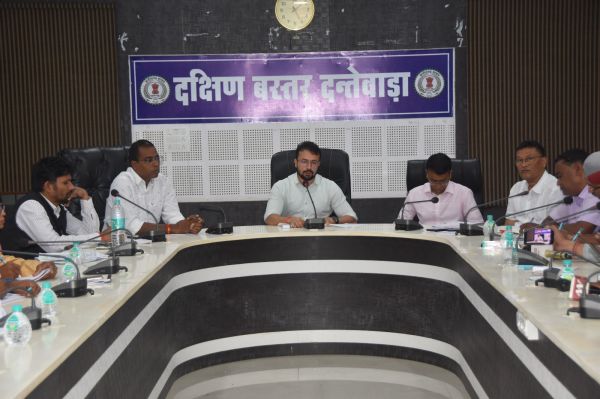 आदर्श आचार संहिता का करें पालन-कलेक्टर